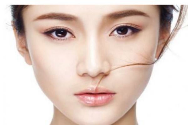 隆鼻的原理是什么呢 隆鼻有什么風(fēng)險呢 隆鼻的原理是什么呢 隆鼻有什么風(fēng)險呢