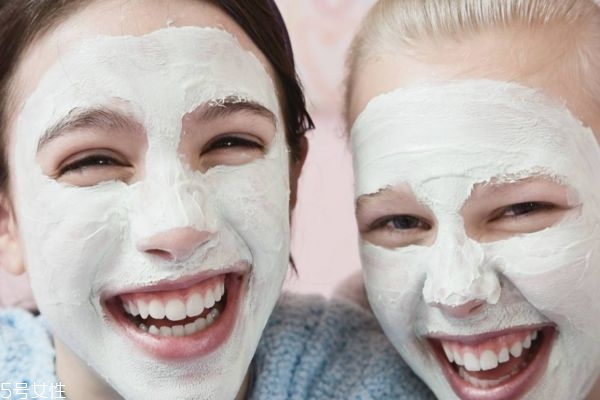 什么時(shí)間段敷面膜最佳 敷面膜最佳時(shí)間段 什么時(shí)間段敷面膜最佳 敷面膜最佳時(shí)間段