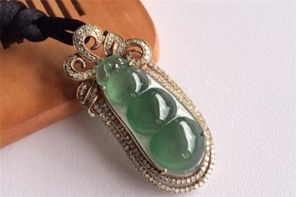 翡翠四季豆的寓意是什么 翡翠四季豆吊墜適合人群 翡翠四季豆的寓意是什么 翡翠四季豆吊墜適合人群