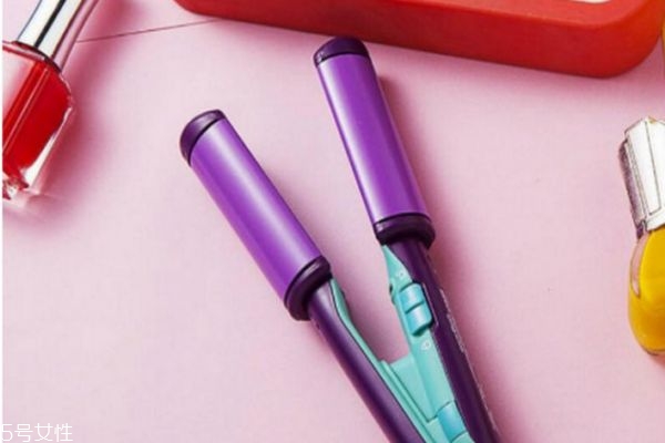 卷發(fā)棒可以帶上飛機嗎 坐飛機可以隨身攜帶的哪些物品 卷發(fā)棒可以帶上飛機嗎 坐飛機可以隨身攜帶的哪些物品