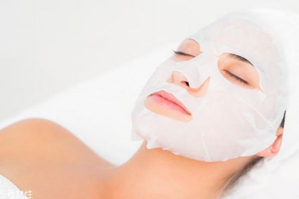 海藻面膜用什么水調(diào)比較好 怎么樣調(diào)海藻面膜 海藻面膜用什么水調(diào)比較好 怎么樣調(diào)海藻面膜