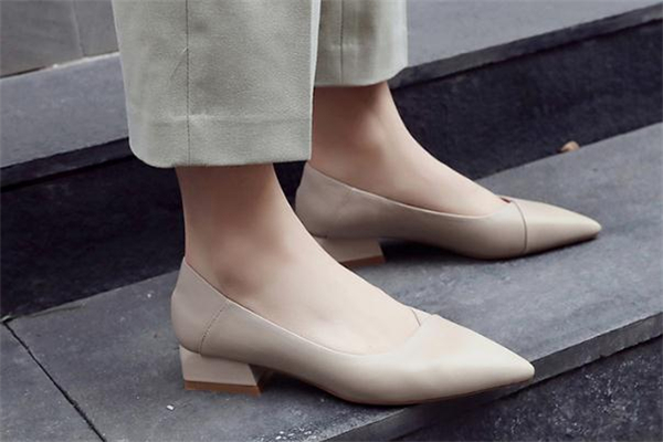 尖頭鞋什么顏色好看 尖頭鞋款式推薦 尖頭鞋什么顏色好看 尖頭鞋款式推薦