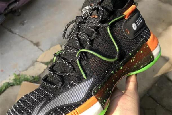 李寧閃擊6萬(wàn)圣節(jié)開(kāi)箱測(cè)評(píng) 閃擊6萬(wàn)圣節(jié)上腳效果圖 李寧閃擊6萬(wàn)圣節(jié)開(kāi)箱測(cè)評(píng) 閃擊6萬(wàn)圣節(jié)上腳效果圖