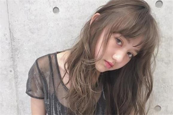 冷棕色需要漂嗎 冷棕色頭發(fā)掉色后是什么顏色 冷棕色需要漂嗎 冷棕色頭發(fā)掉色后是什么顏色