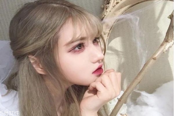 扎什么頭發(fā)顯氣質 顯氣質的扎發(fā)型女 扎什么頭發(fā)顯氣質 顯氣質的扎發(fā)型女