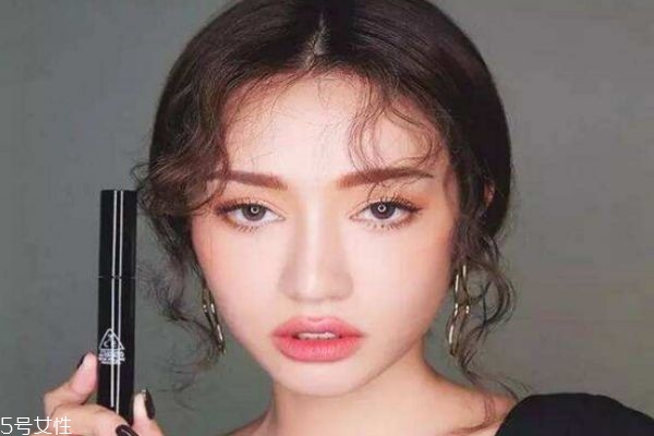 扎什么頭發(fā)顯氣質 顯氣質的扎發(fā)型女 扎什么頭發(fā)顯氣質 顯氣質的扎發(fā)型女