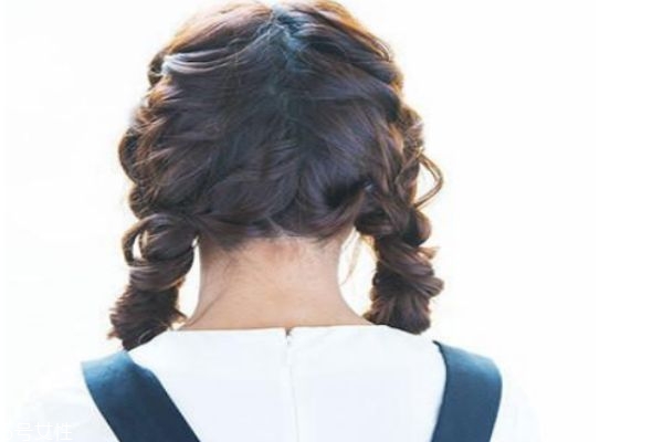 扎什么頭發(fā)顯氣質 顯氣質的扎發(fā)型女 扎什么頭發(fā)顯氣質 顯氣質的扎發(fā)型女