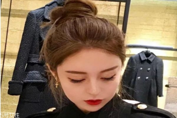 扎什么頭發(fā)顯氣質 顯氣質的扎發(fā)型女 扎什么頭發(fā)顯氣質 顯氣質的扎發(fā)型女