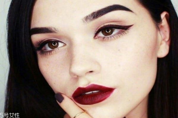 眼線膠筆怎么畫 畫眼線務必注意這幾點 眼線膠筆怎么畫 畫眼線務必注意這幾點