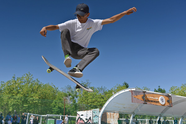 滑板運(yùn)動(dòng)對(duì)身體的好處 滑板初學(xué)者怎么練 滑板運(yùn)動(dòng)對(duì)身體的好處 滑板初學(xué)者怎么練