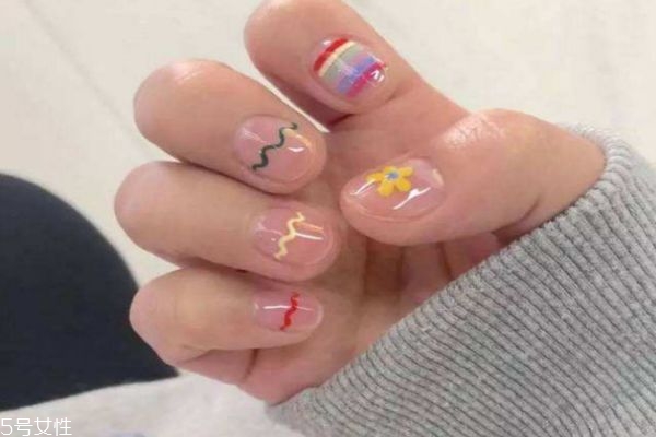 秋天適合的美甲款式 適合秋天的美甲圖片 秋天適合的美甲款式 適合秋天的美甲圖片