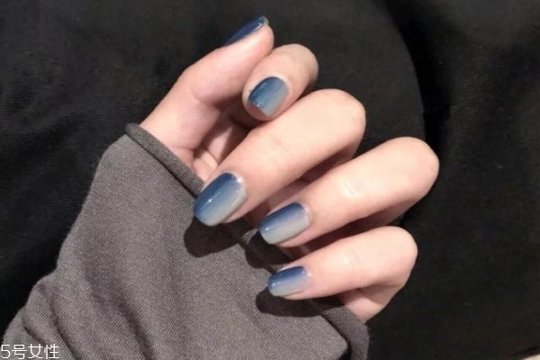 秋天適合的美甲款式 適合秋天的美甲圖片 秋天適合的美甲款式 適合秋天的美甲圖片