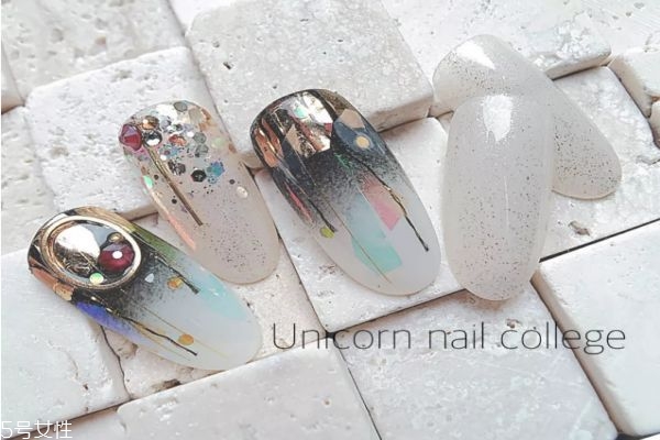 秋天適合的美甲款式 適合秋天的美甲圖片 秋天適合的美甲款式 適合秋天的美甲圖片