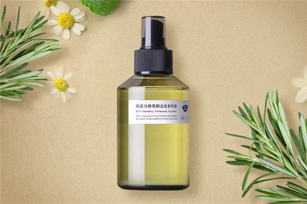 純露用完要洗臉嗎 天然成分不粘膩 純露用完要洗臉嗎 天然成分不粘膩