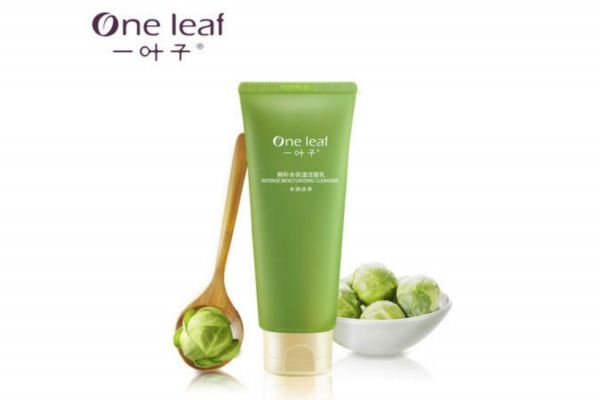 一葉子鮮補(bǔ)水潔面乳男生可以用嗎 一葉子鮮補(bǔ)水保濕潔面乳 一葉子鮮補(bǔ)水潔面乳男生可以用嗎 一葉子鮮補(bǔ)水保濕潔面乳