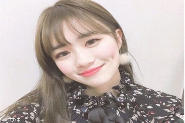 長(zhǎng)發(fā)適合染什么顏色 2019年流行發(fā)型及顏色 長(zhǎng)發(fā)適合染什么顏色 2019年流行發(fā)型及顏色