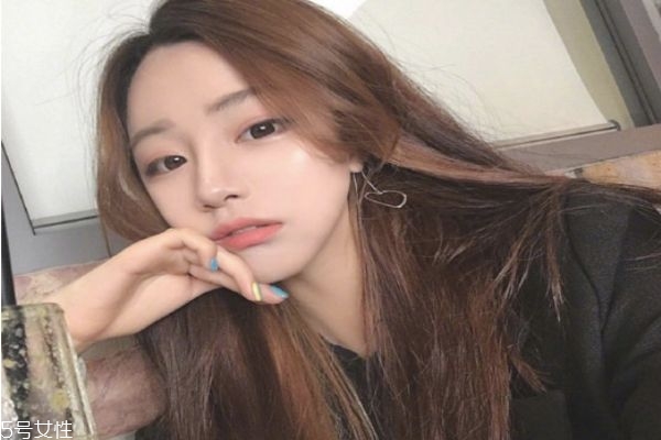 染發(fā)哪種顏色顯皮膚白皙 亞麻色系列的頭發(fā)顏色 染發(fā)哪種顏色顯皮膚白皙 亞麻色系列的頭發(fā)顏色