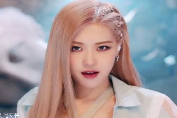 長(zhǎng)發(fā)適合染什么顏色 2019年流行發(fā)型及顏色 長(zhǎng)發(fā)適合染什么顏色 2019年流行發(fā)型及顏色