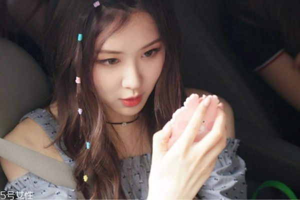 長(zhǎng)發(fā)適合染什么顏色 2019年流行發(fā)型及顏色 長(zhǎng)發(fā)適合染什么顏色 2019年流行發(fā)型及顏色