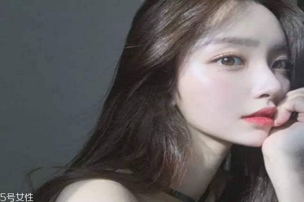 追女生聊什么話題 怎么跟女生聊天 追女生聊什么話題 怎么跟女生聊天