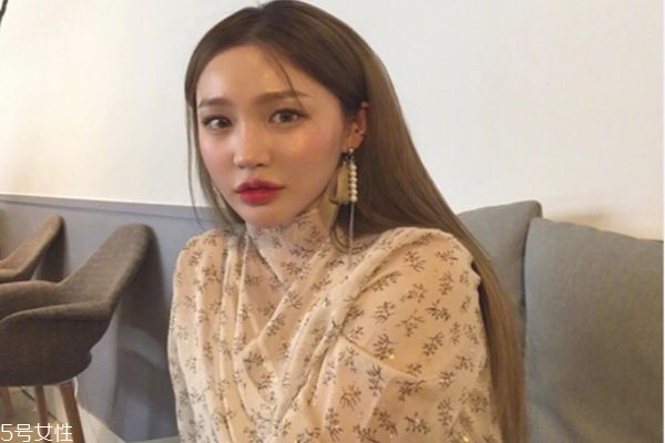 染發(fā)哪種顏色顯皮膚白皙 亞麻色系列的頭發(fā)顏色 染發(fā)哪種顏色顯皮膚白皙 亞麻色系列的頭發(fā)顏色