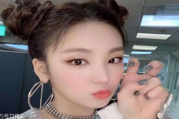 長(zhǎng)發(fā)適合染什么顏色 2019年流行發(fā)型及顏色 長(zhǎng)發(fā)適合染什么顏色 2019年流行發(fā)型及顏色