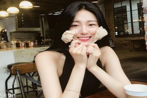 追女生聊什么話題 怎么跟女生聊天 追女生聊什么話題 怎么跟女生聊天