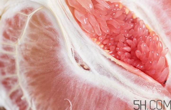 紅心柚子皮怎么是紅的？紅心柚子皮能吃嗎？