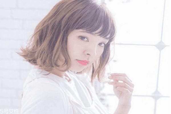 染發(fā)哪種顏色顯皮膚白皙 亞麻色系列的頭發(fā)顏色 染發(fā)哪種顏色顯皮膚白皙 亞麻色系列的頭發(fā)顏色