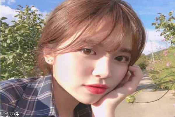 染發(fā)哪種顏色顯皮膚白皙 亞麻色系列的頭發(fā)顏色 染發(fā)哪種顏色顯皮膚白皙 亞麻色系列的頭發(fā)顏色