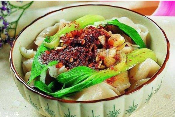 什么是油潑面呢 油潑面有什么營(yíng)養(yǎng)價(jià)值呢 什么是油潑面呢 油潑面有什么營(yíng)養(yǎng)價(jià)值呢