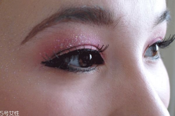 紋眼線和美瞳線的區(qū)別 紋眼線幾天掉痂 紋眼線和美瞳線的區(qū)別 紋眼線幾天掉痂