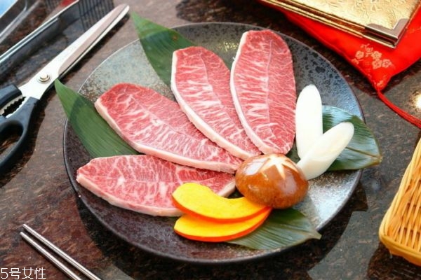 牛肉絲怎么切才嫩 牛肉絲是順切還是橫切 牛肉絲怎么切才嫩 牛肉絲是順切還是橫切