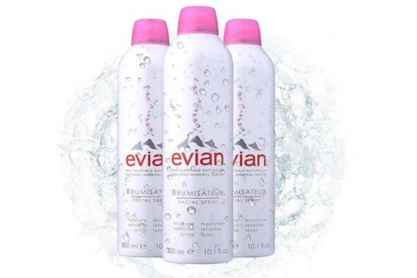 依云礦泉水噴霧可以噴臉嗎 依云礦泉水噴霧的功效 依云礦泉水噴霧可以噴臉嗎 依云礦泉水噴霧的功效