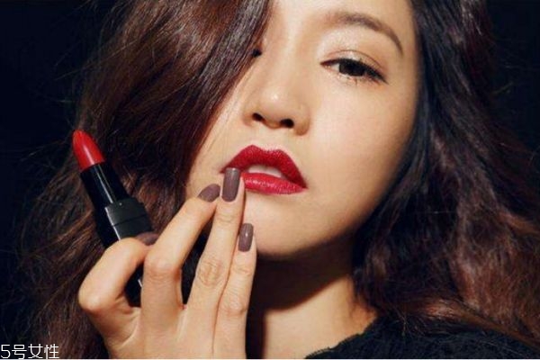 涂口紅要注意什么 怎樣選擇口紅 涂口紅要注意什么 怎樣選擇口紅