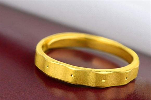 金至尊和老鳳祥哪個好 金至尊和老鳳祥品牌對比 金至尊和老鳳祥哪個好 金至尊和老鳳祥品牌對比