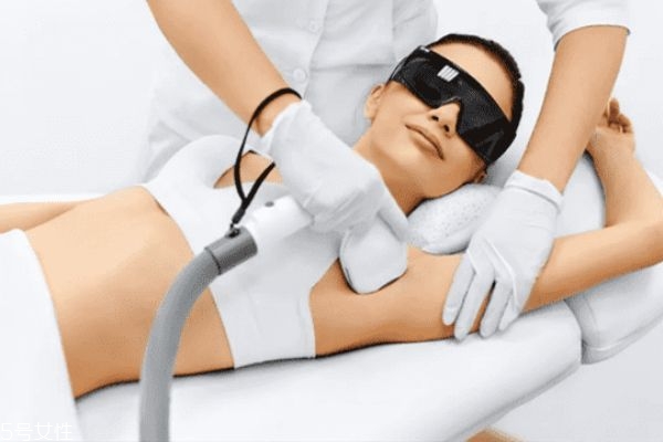 脫毛儀燈頭怎么清潔 激光和強(qiáng)脈沖光的區(qū)別 脫毛儀燈頭怎么清潔 激光和強(qiáng)脈沖光的區(qū)別