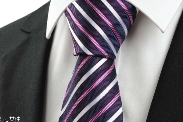 西裝的領帶應該怎么打呢 打領帶有什么注意的嗎 西裝的領帶應該怎么打呢 打領帶有什么注意的嗎