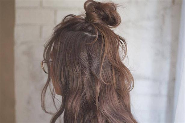 苦亞麻色是什么顏色 苦亞麻色適合黃皮膚嗎 苦亞麻色是什么顏色 苦亞麻色適合黃皮膚嗎