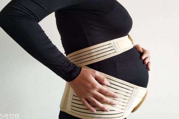 懷孕左腹和右腹痛有何區(qū)別 懷孕初期肚子疼的預(yù)防 懷孕左腹和右腹痛有何區(qū)別 懷孕初期肚子疼的預(yù)防