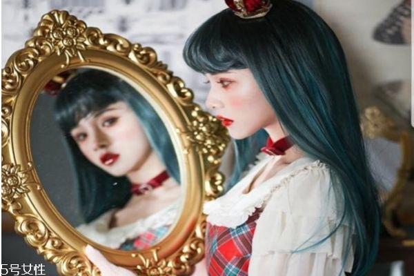 什么是洛麗塔風(fēng)格 病嬌洛麗塔妝容畫法 什么是洛麗塔風(fēng)格 病嬌洛麗塔妝容畫法