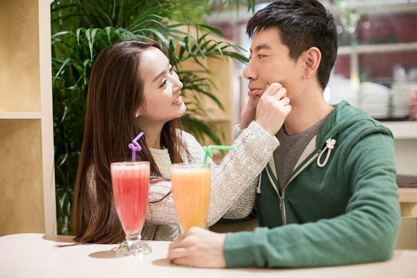 喜歡一個(gè)不了解的人怎么辦 與不了解的人怎么聊天 喜歡一個(gè)不了解的人怎么辦 與不了解的人怎么聊天