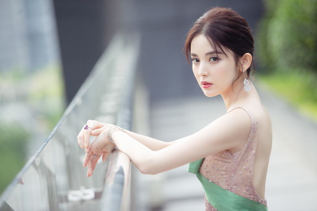 女人如何讓自己變得迷人 內外兼?zhèn)? alt=