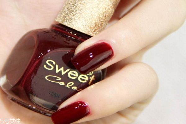 秋冬涂什么顏色指甲油最顯白 指甲油大種草 秋冬涂什么顏色指甲油最顯白 指甲油大種草