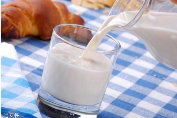 羊奶有什么營養(yǎng)價(jià)值呢 喝羊奶有什么好處呢 羊奶有什么營養(yǎng)價(jià)值呢 喝羊奶有什么好處呢