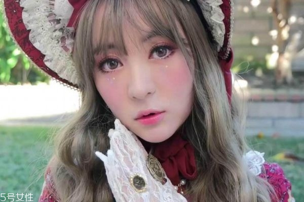 洛麗塔妝容怎么畫 洛麗塔妝容教程 洛麗塔妝容怎么畫 洛麗塔妝容教程