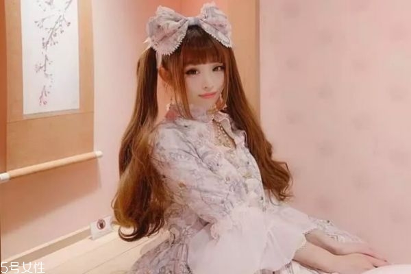 哪些發(fā)型適合洛麗塔 洛麗塔適合什么發(fā)型 哪些發(fā)型適合洛麗塔 洛麗塔適合什么發(fā)型