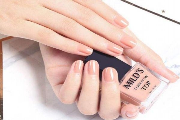 秋冬涂什么顏色指甲油最顯白 指甲油大種草 秋冬涂什么顏色指甲油最顯白 指甲油大種草