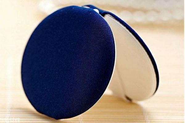 新手用粉撲還是美妝蛋 氣墊粉撲好還是美妝蛋 新手用粉撲還是美妝蛋 氣墊粉撲好還是美妝蛋