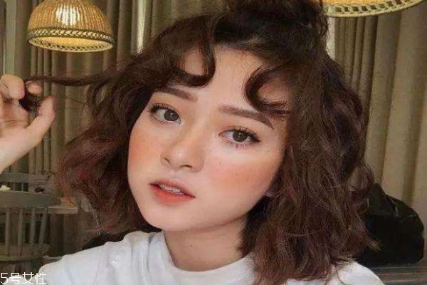 羊毛卷是熱燙還是冷燙 燙羊毛卷注意事項(xiàng) 羊毛卷是熱燙還是冷燙 燙羊毛卷注意事項(xiàng)